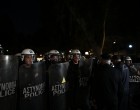 Επεισόδια στην πλατεία Βικτωρίας – Επίθεση κατά αστυνομικών