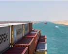 Επιθέσεις σε πλοία στην Ερυθρά Θάλασσα: Αεροπορική λύση για αποσυμφόρηση στα εμπoρευματοκιβώτια προτείνει η Maersk