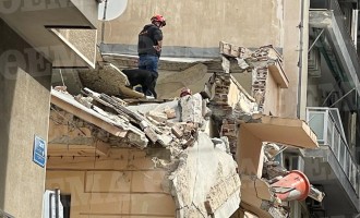 Τραγωδία στον Πειραιά: Ένας νεκρός από την κατάρρευση του κτιρίου στο Πασαλιμάνι