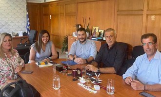 Συνάντηση Δημάρχου Πειραιά Γιάννη Μώραλη με την Υπουργό Κοινωνικής Συνοχής και Οικογένειας Σοφία Ζαχαράκη